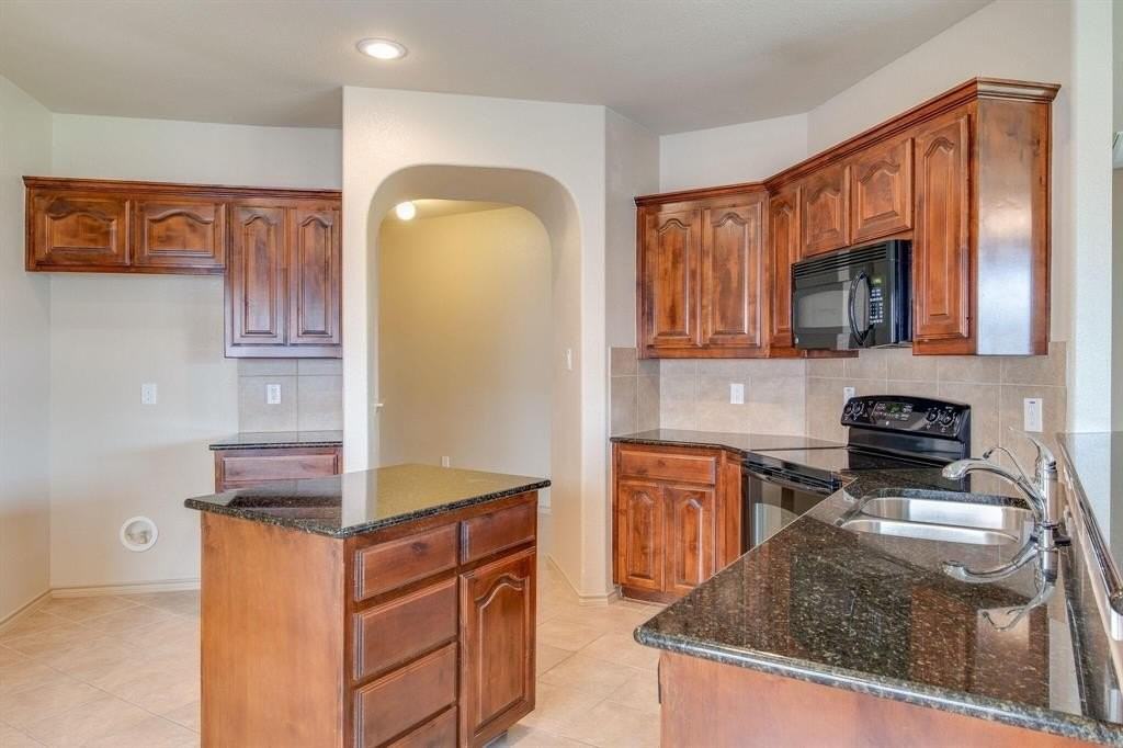 3237 Buckthorn Ln - Photo 3 of 18