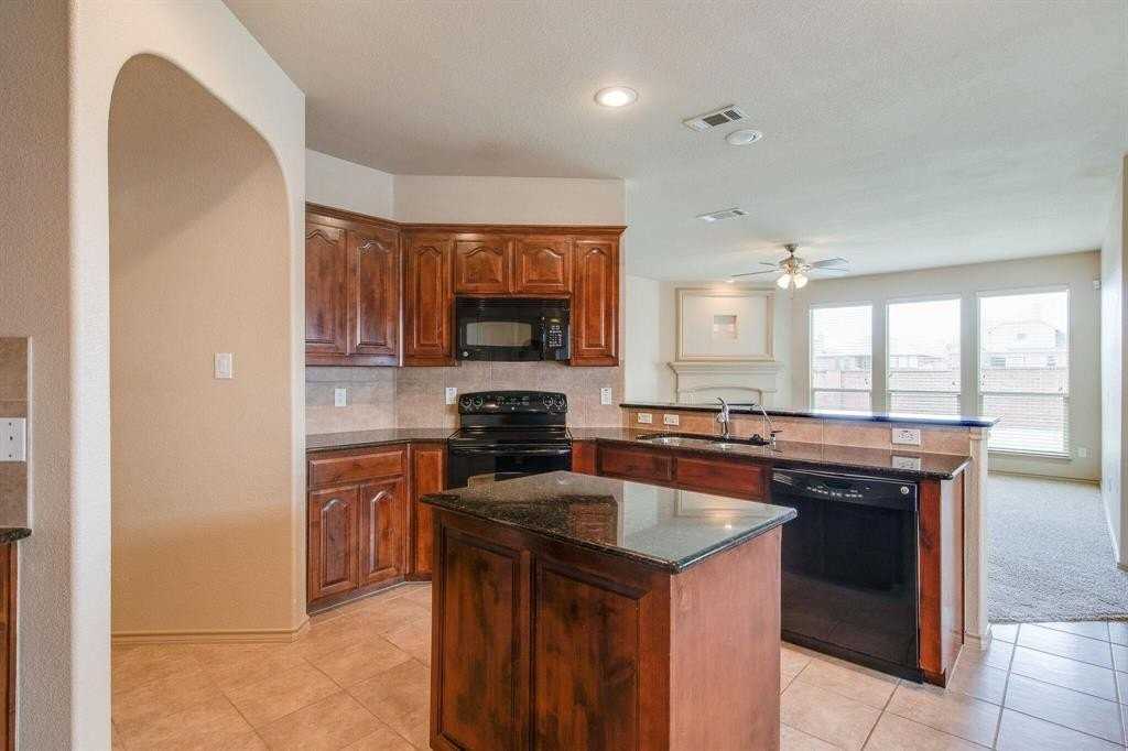 3237 Buckthorn Ln - Photo 4 of 18