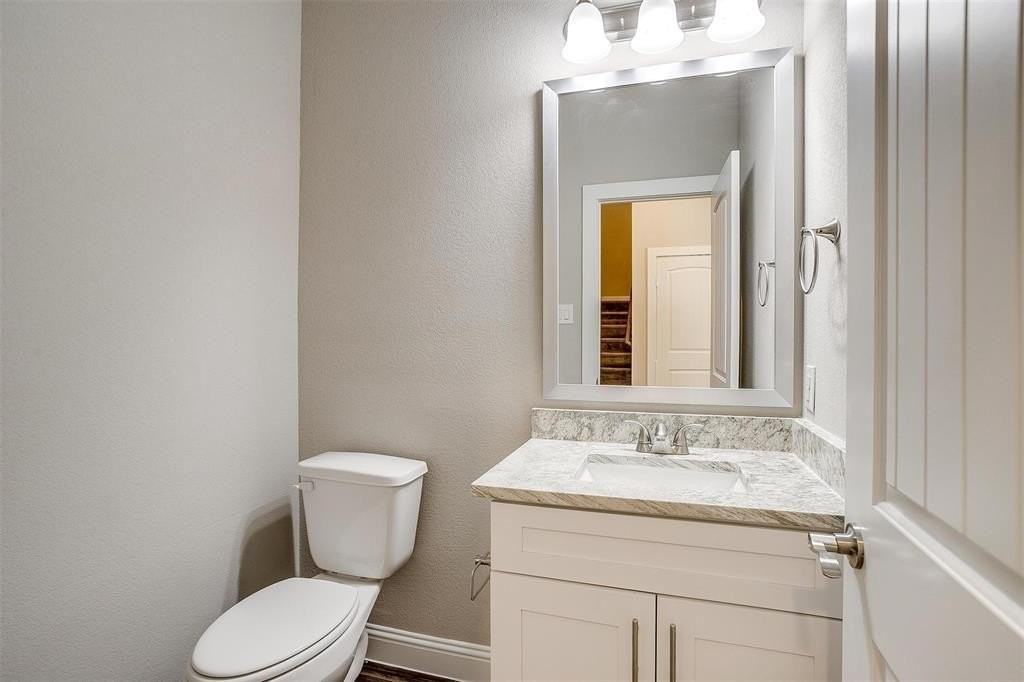 520 Lake Point Dr - Photo 5 of 40