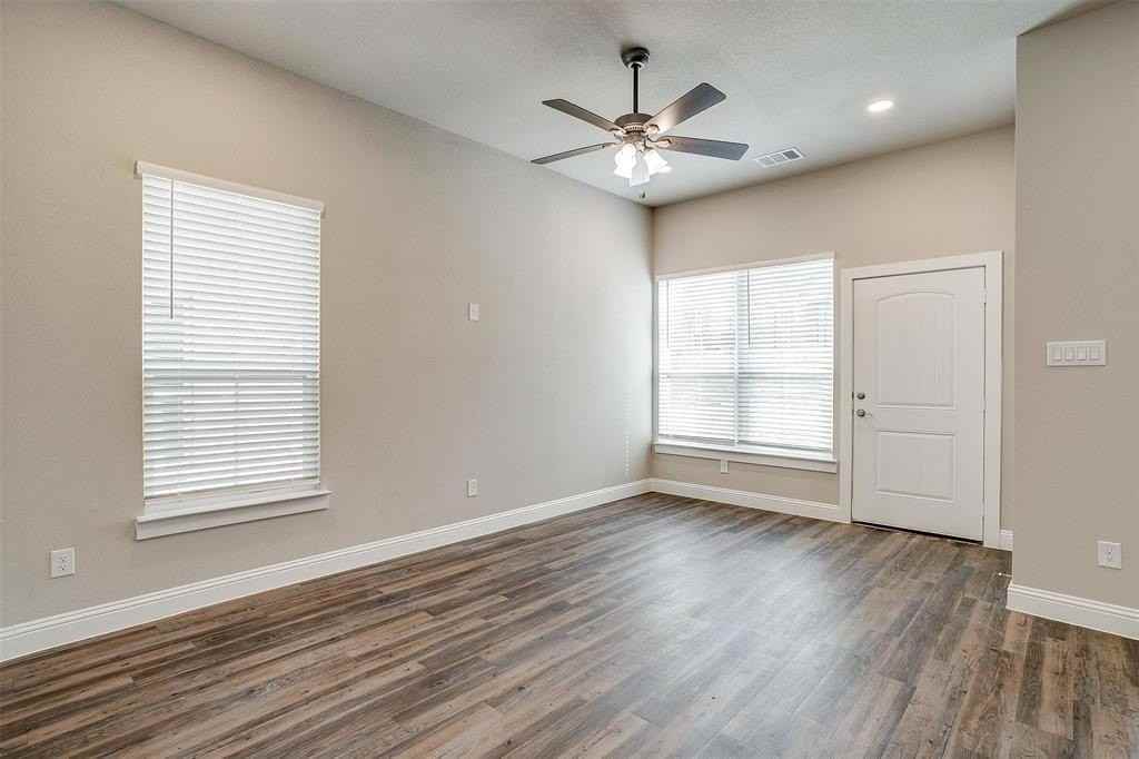 520 Lake Point Dr - Photo 6 of 40