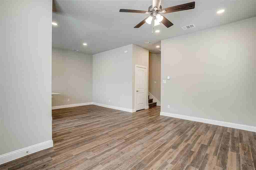 520 Lake Point Dr - Photo 7 of 40