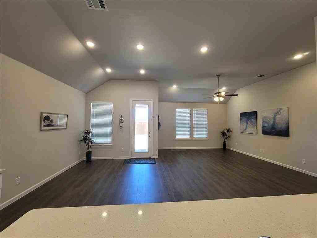 1118 Silverthorn Trail - Photo 3 of 16