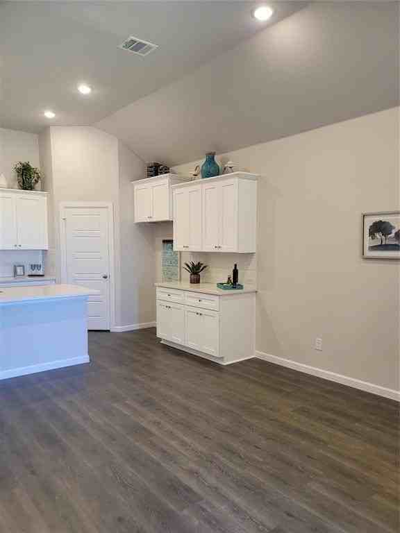 1118 Silverthorn Trail - Photo 6 of 16