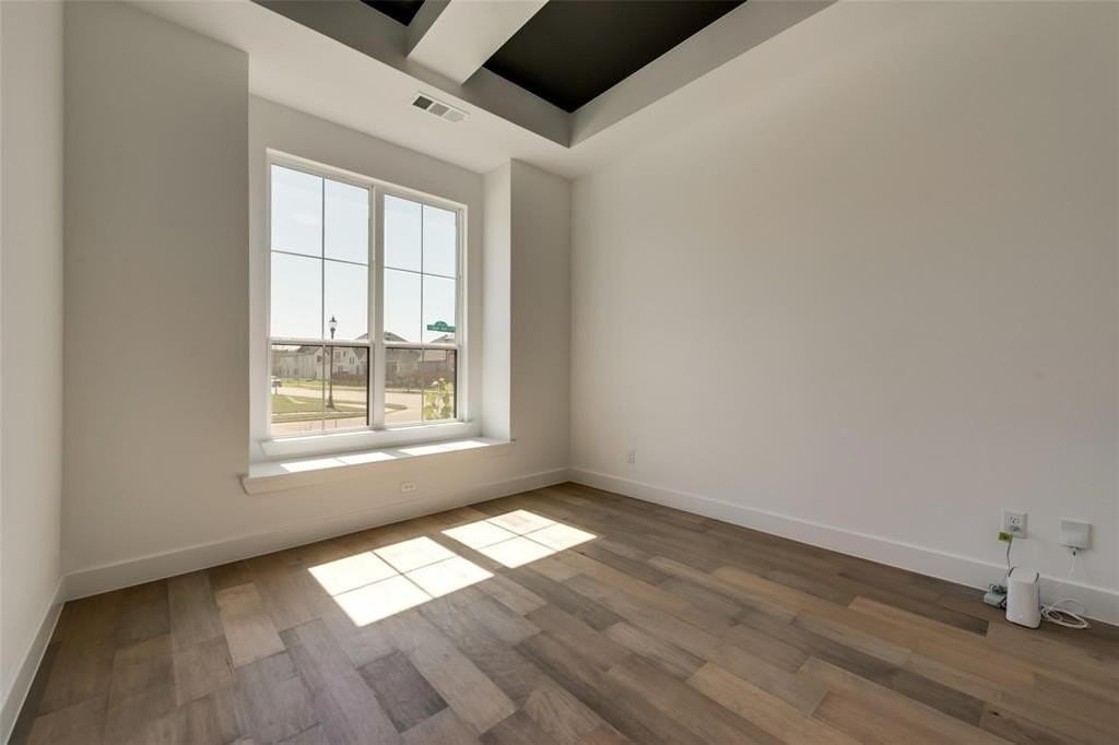 4310 Silver Spur Dr - Photo 3 of 33