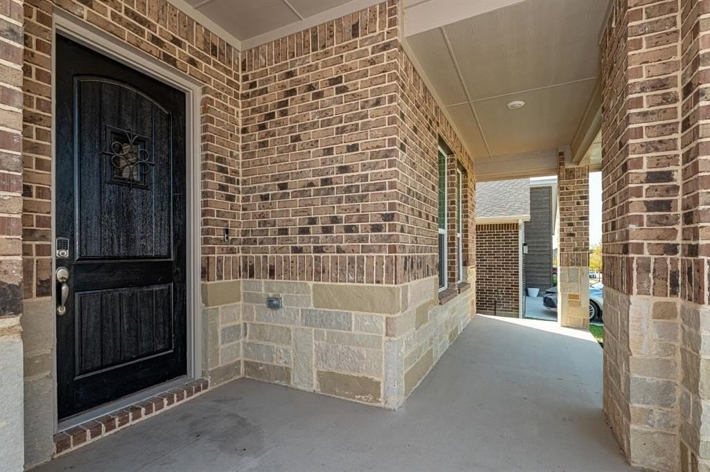 2205 Redwing Dr - Photo 2 of 21