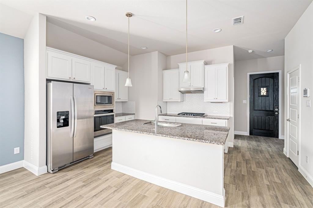 2205 Redwing Dr - Photo 3 of 21