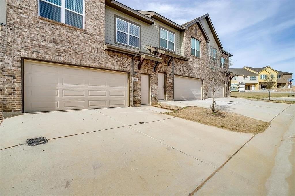 544 Lake Point Dr - Photo 2 of 36