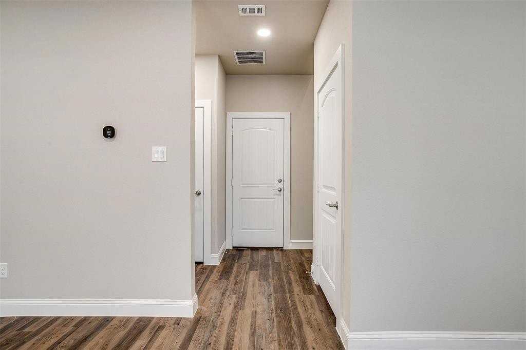 544 Lake Point Dr - Photo 5 of 36