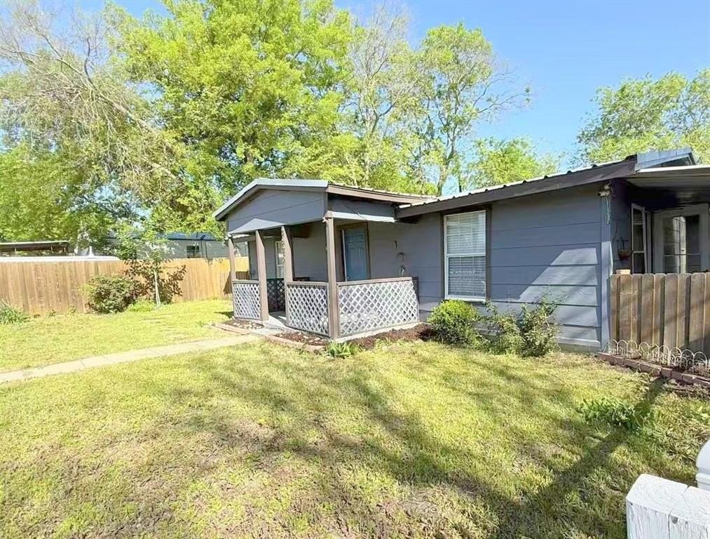 2925 Janet Drive - Photo 2 of 37