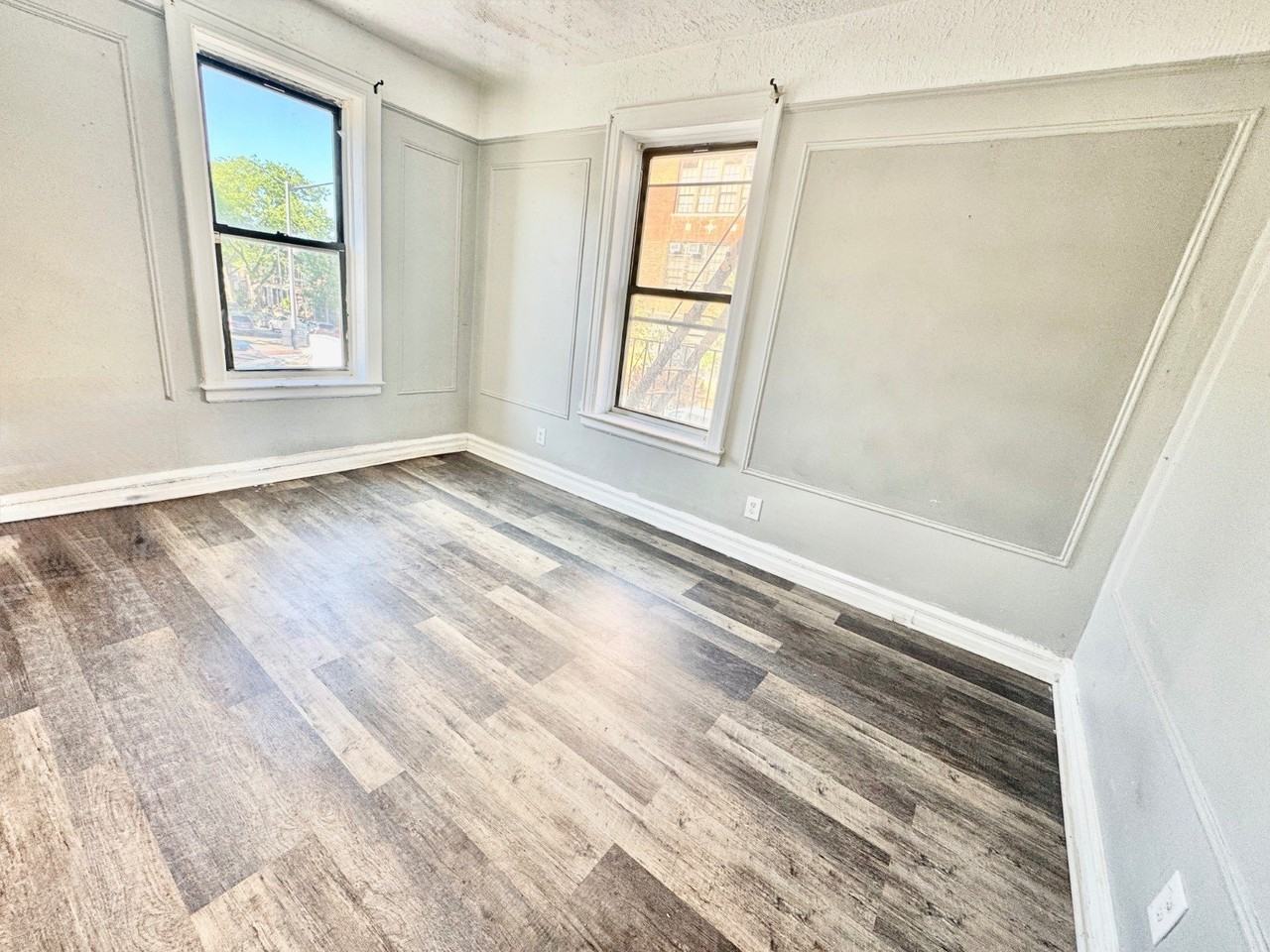 1601 Dahill Rd - Photo 3 of 4