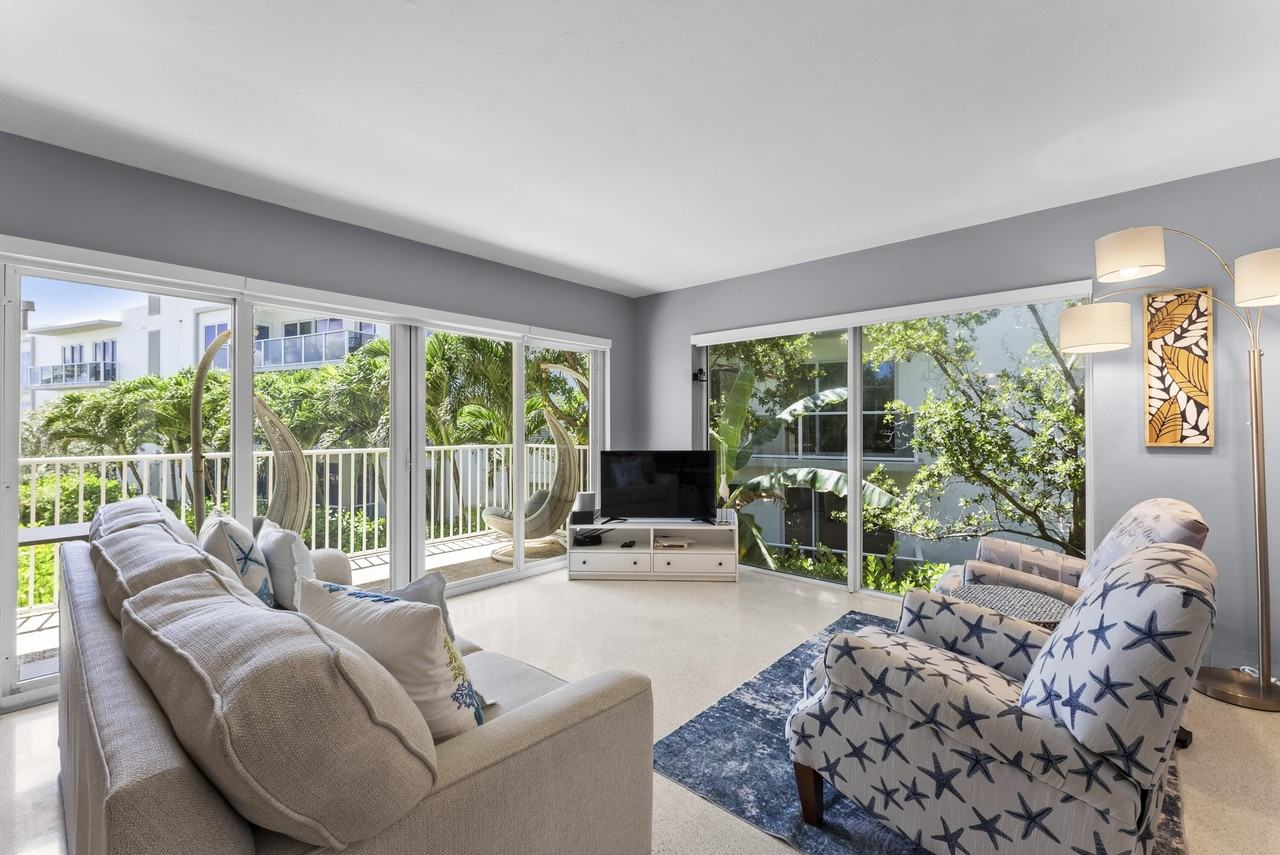 1203 Hillsboro Mile #5B - Photo 5 of 47