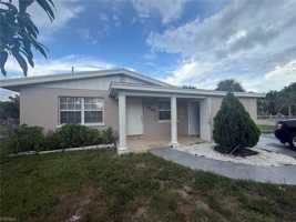 featured image of 1665 Henderson Ave