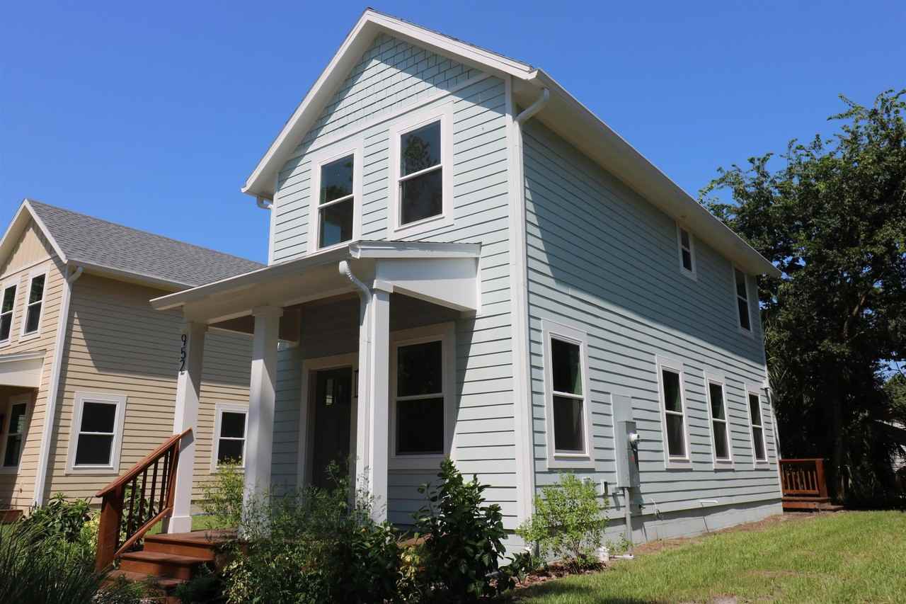 952 Alexander St - Photo 3 of 28