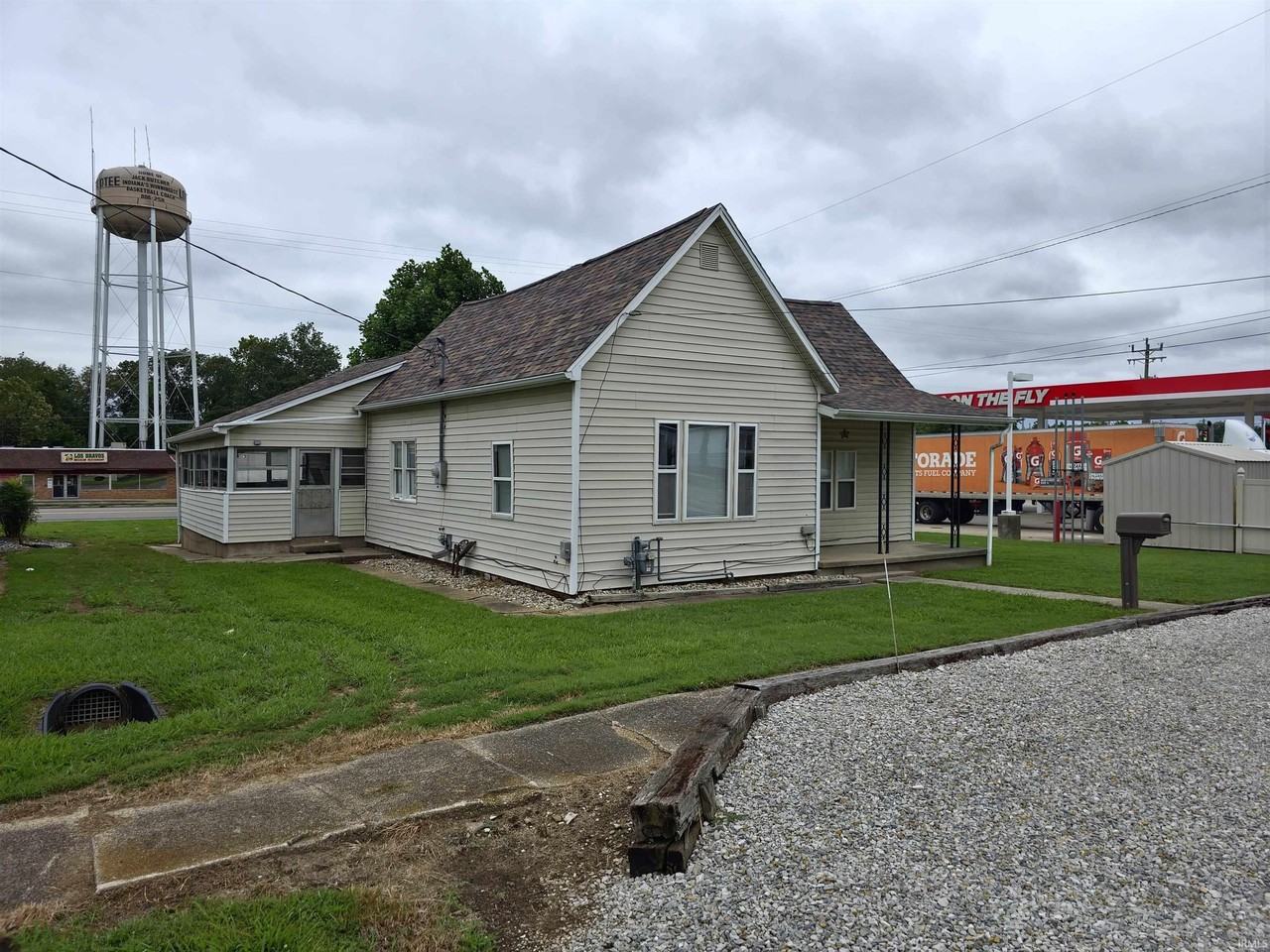 108 S Oak St - Photo 2 of 23