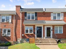 221 Lauriston St - Photo 1 of 1