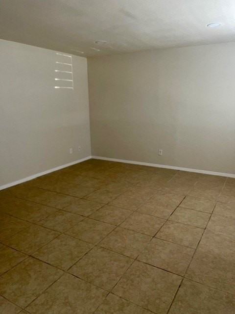 2175 Riviera Blvd Apt 2 #2 - Photo 4 of 10