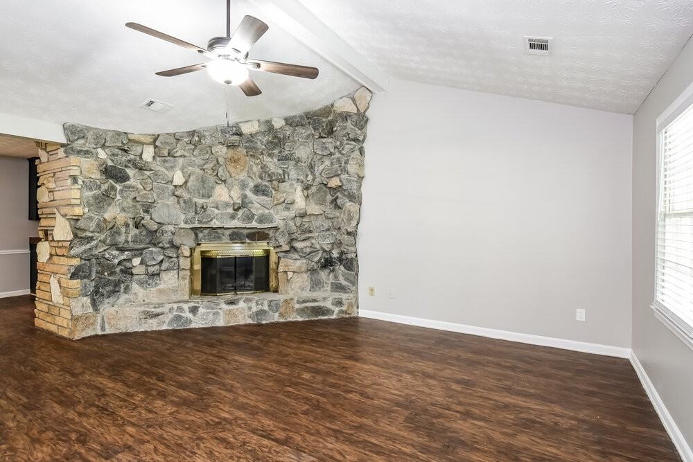 897 Raintree Ct Se - Photo 4 of 16