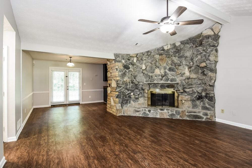 897 Raintree Ct Se - Photo 5 of 16