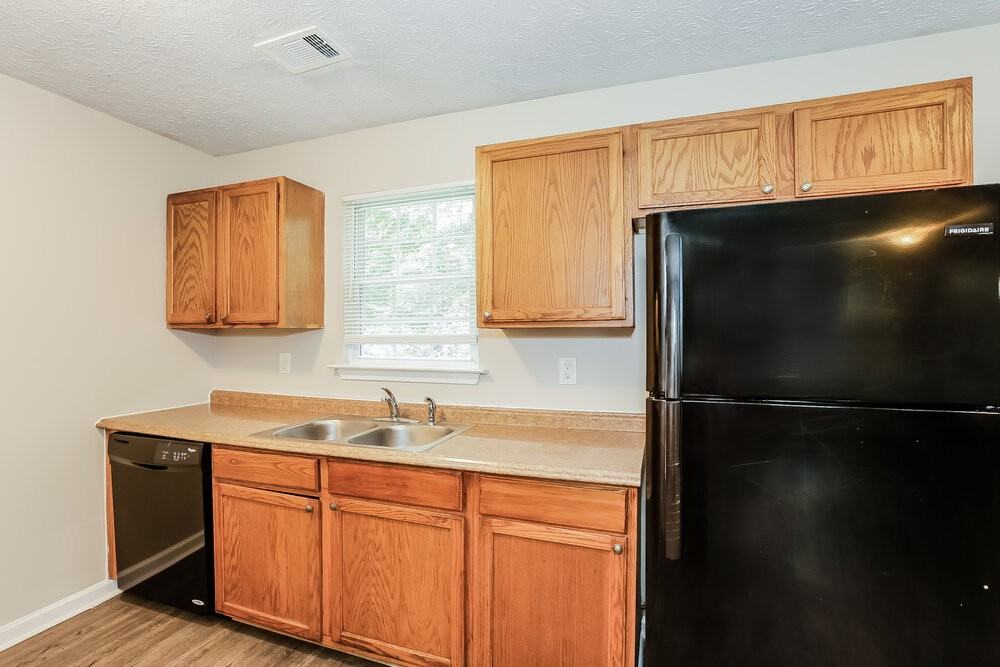6125 Pineneedle Dr Sw - Photo 5 of 16