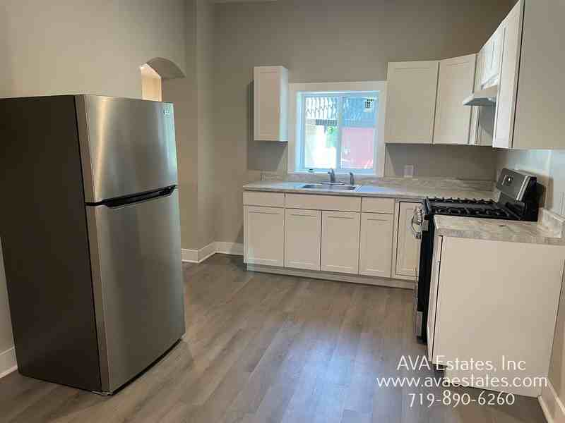 104 N Glendale Ave - Photo 3 of 16