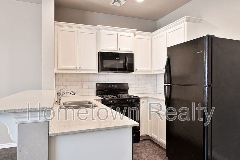 786 Sw 13th St - Photo 4 of 19