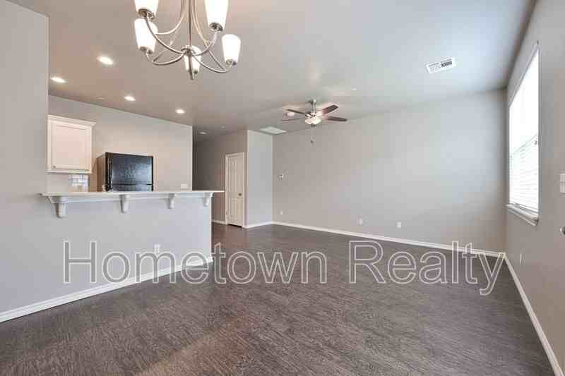 786 Sw 13th St - Photo 5 of 19