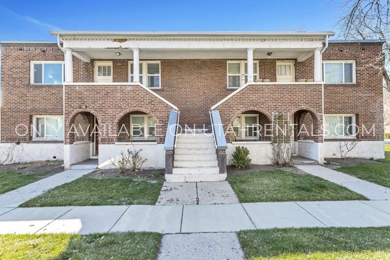 220 Southeast Catawba Road - Photo 3 of 23