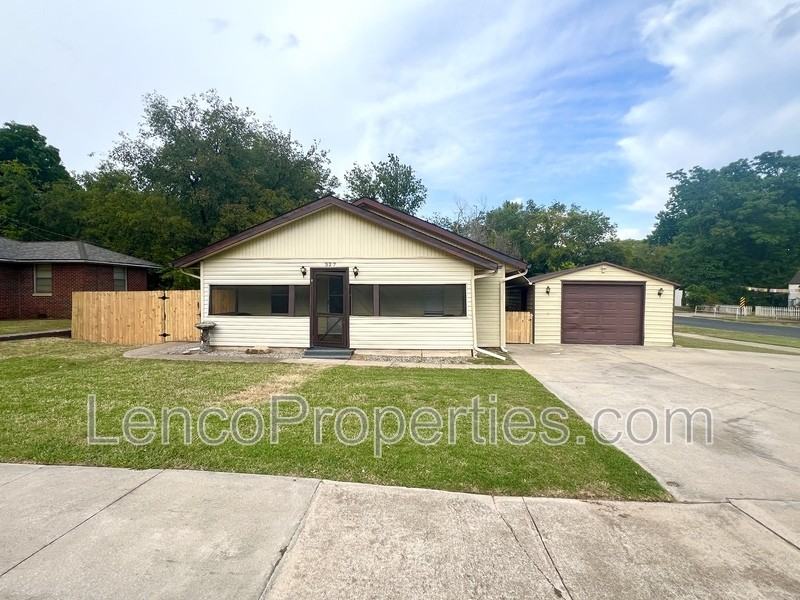 327 S Ponca Ave - Photo 3 of 17