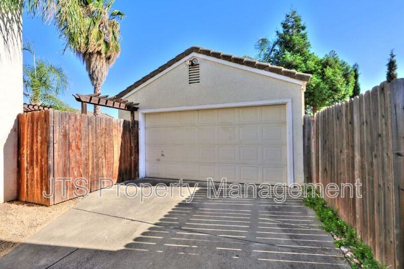 6620 Verandah Ct - Photo 3 of 50