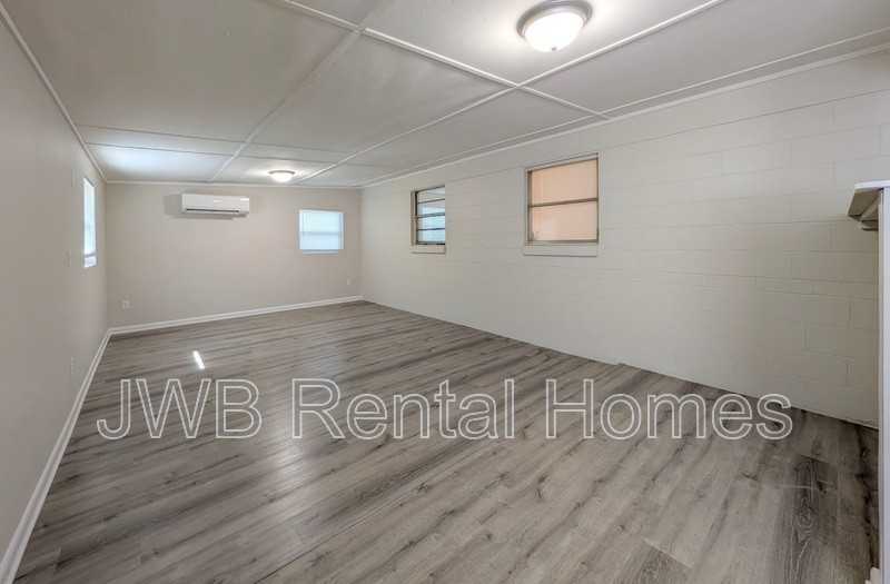 6412 Cooper Ln - Photo 7 of 19