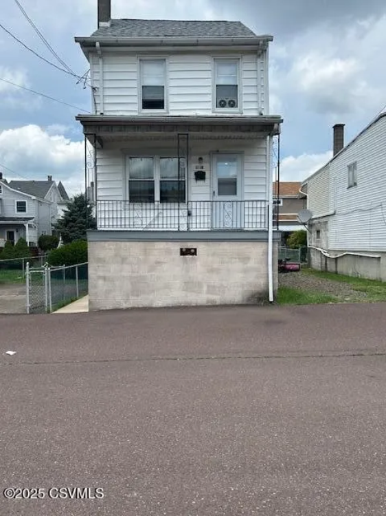 319 W Butternut St - Photo 2 of 30