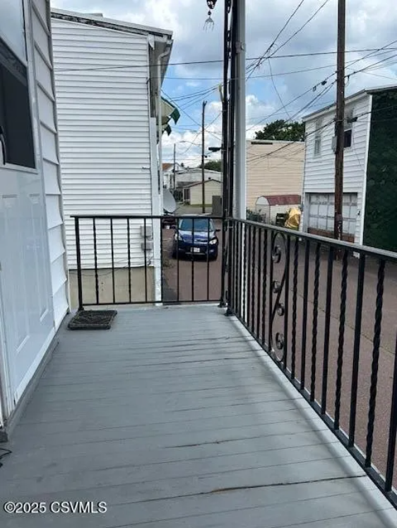 319 W Butternut St - Photo 3 of 30