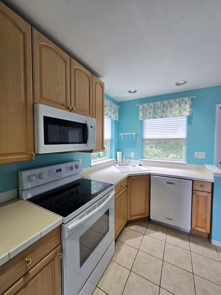 1320 Se 2nd Ct - Photo 6 of 27