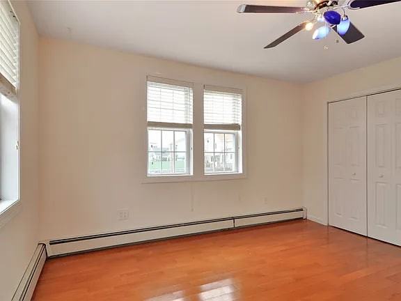 411 Bayville Ave - Photo 2 of 7