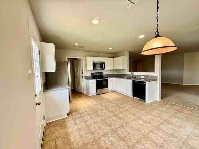 1744 Thorntree Ln - Photo 3 of 6