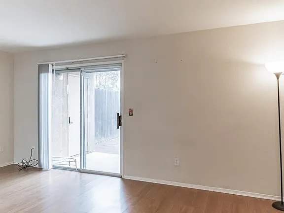 565 Lincoln Ave - Photo 2 of 8