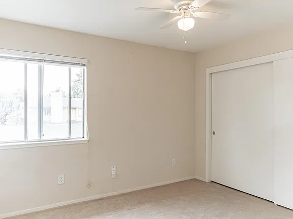 565 Lincoln Ave - Photo 3 of 8