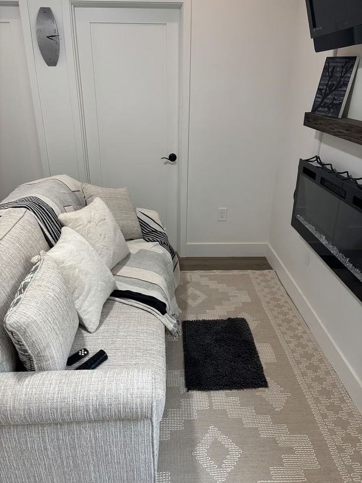 3413 Delphinium Way - Photo 5 of 17