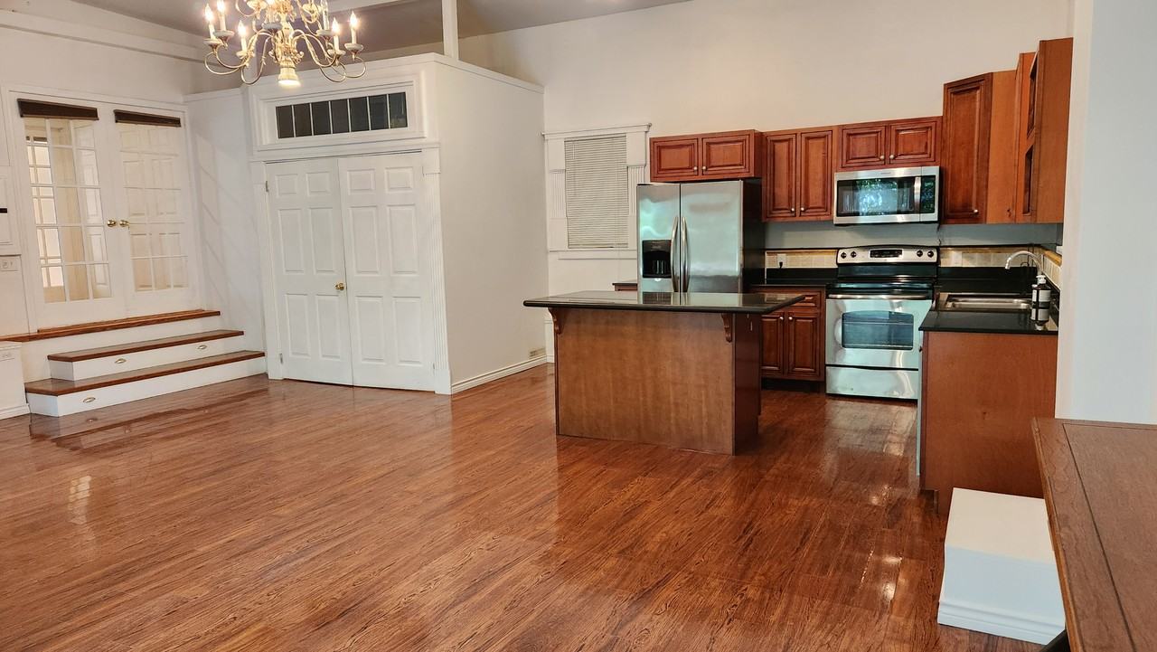 21 Ash St #4 - Photo 2 of 24