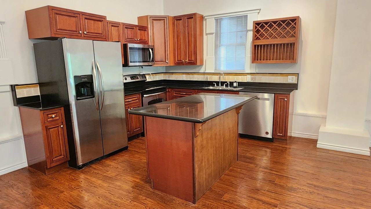 21 Ash St #4 - Photo 4 of 24