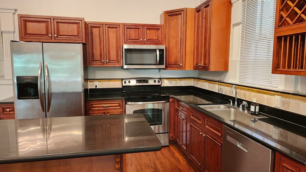 21 Ash St #4 - Photo 5 of 24