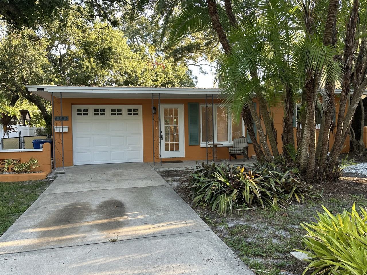 8253 29th Ave N - Photo 3 of 20