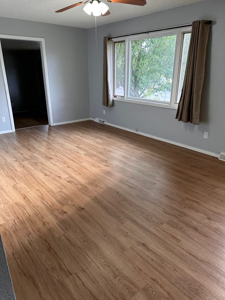 158 South Division Street - Photo 2 of 15