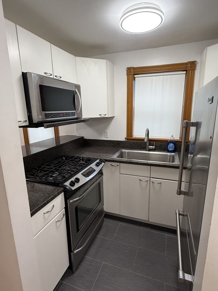 16 Warren St #1 - Photo 3 of 10