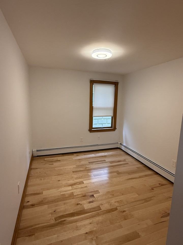16 Warren St #1 - Photo 4 of 10