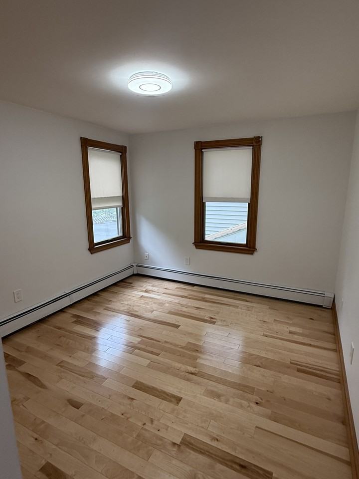 16 Warren St #1 - Photo 5 of 10
