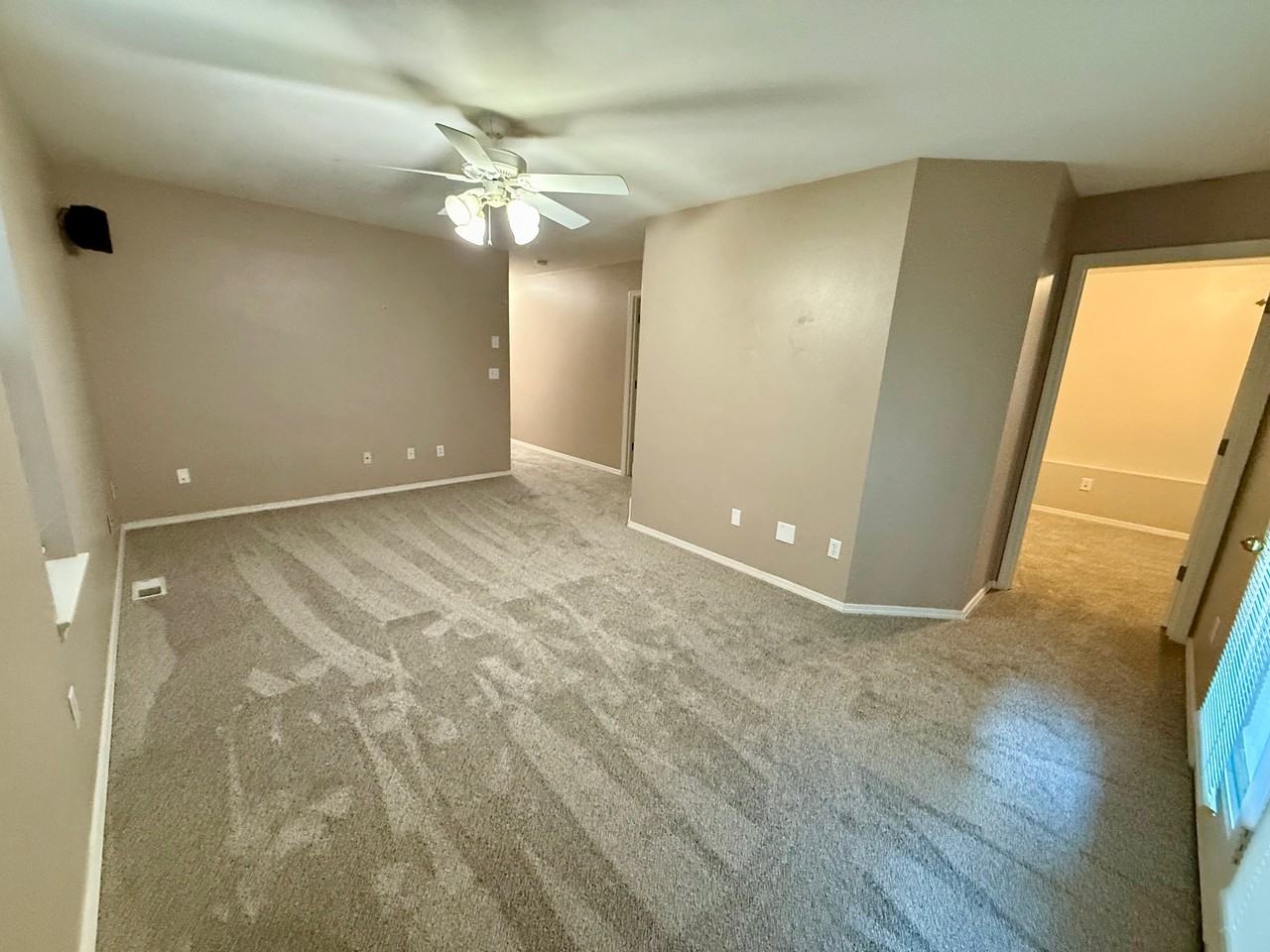 8929 Meadow Park Cir #NA - Photo 3 of 6