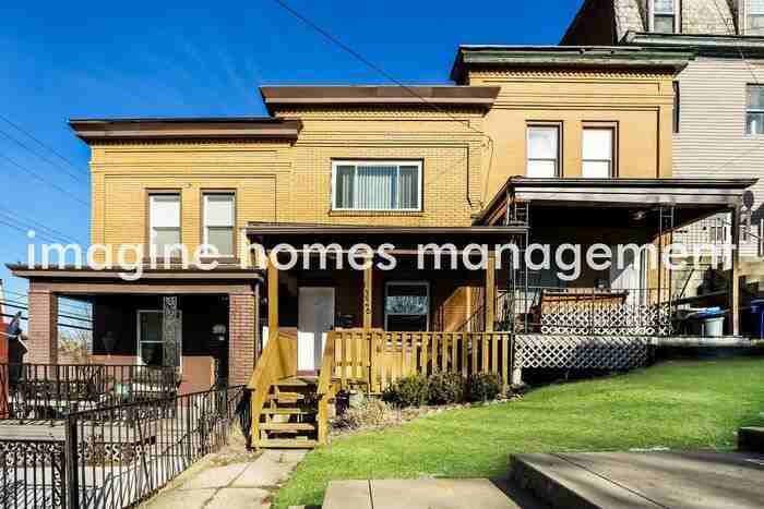 1326 W Sycamore St - Photo 2 of 14
