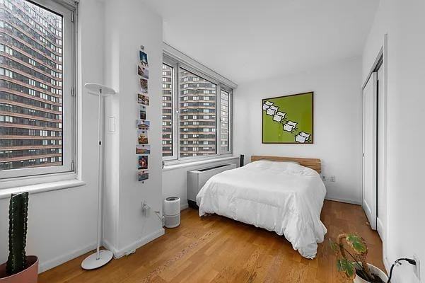 W 42nd St #14K - Photo 5 of 16