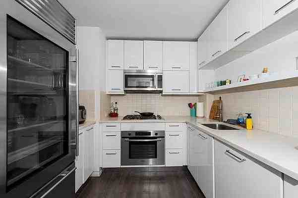 W 42nd St #14K - Photo 2 of 16